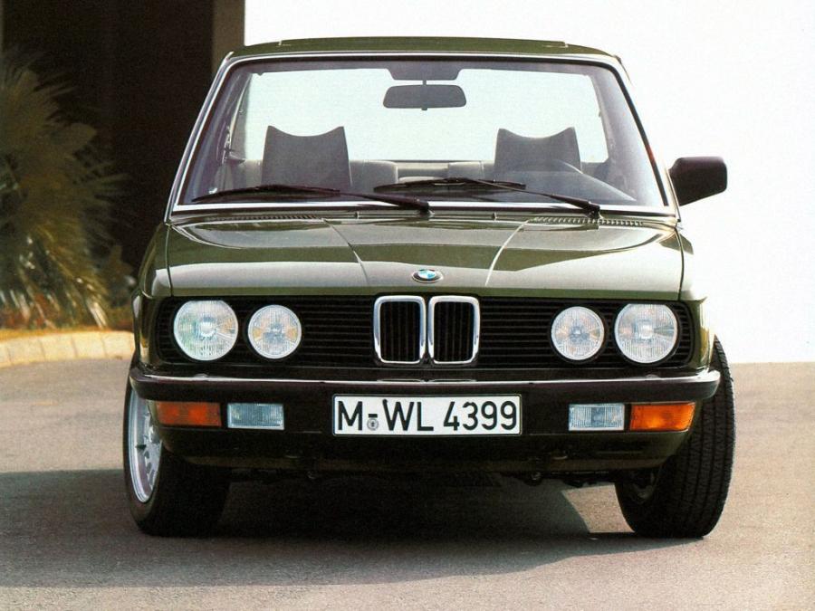  BMW 520i 1981 года  (фото 5 из 8)
